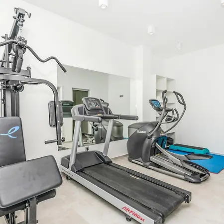 Gorgeous In ماكارسكا