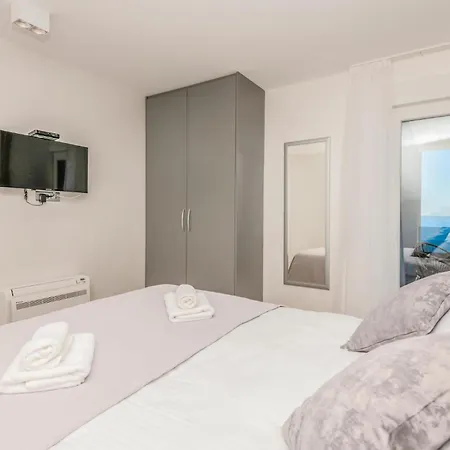 Gorgeous In * Makarská