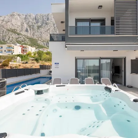 Gorgeous In * Makarska