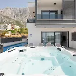Gorgeous In * Makarska