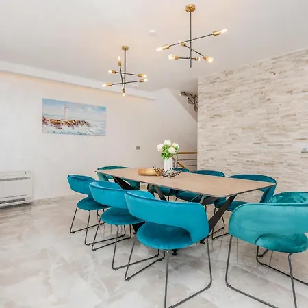 Gorgeous In Holiday home *